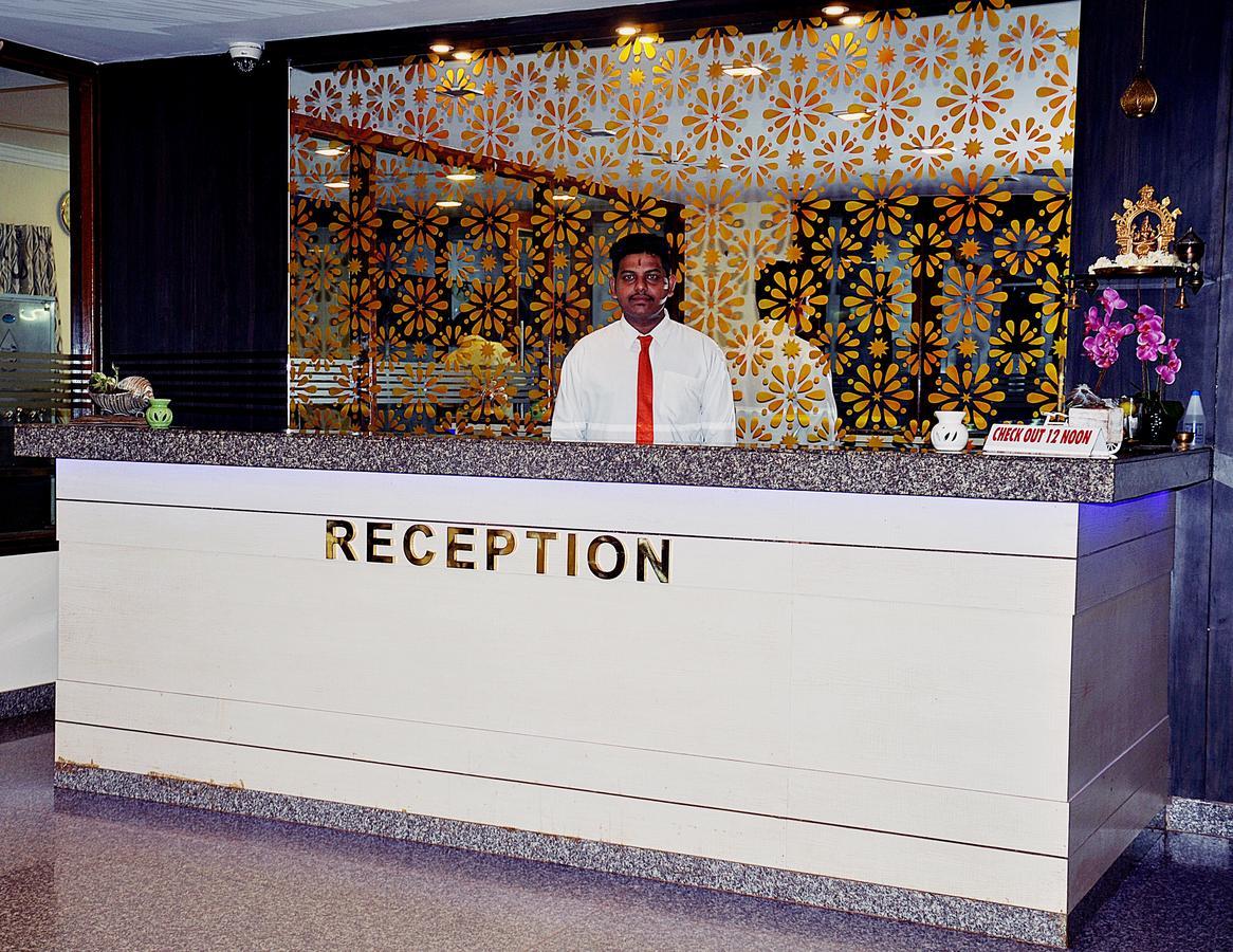 Hotel Mookambika Palace Kollúru Kültér fotó