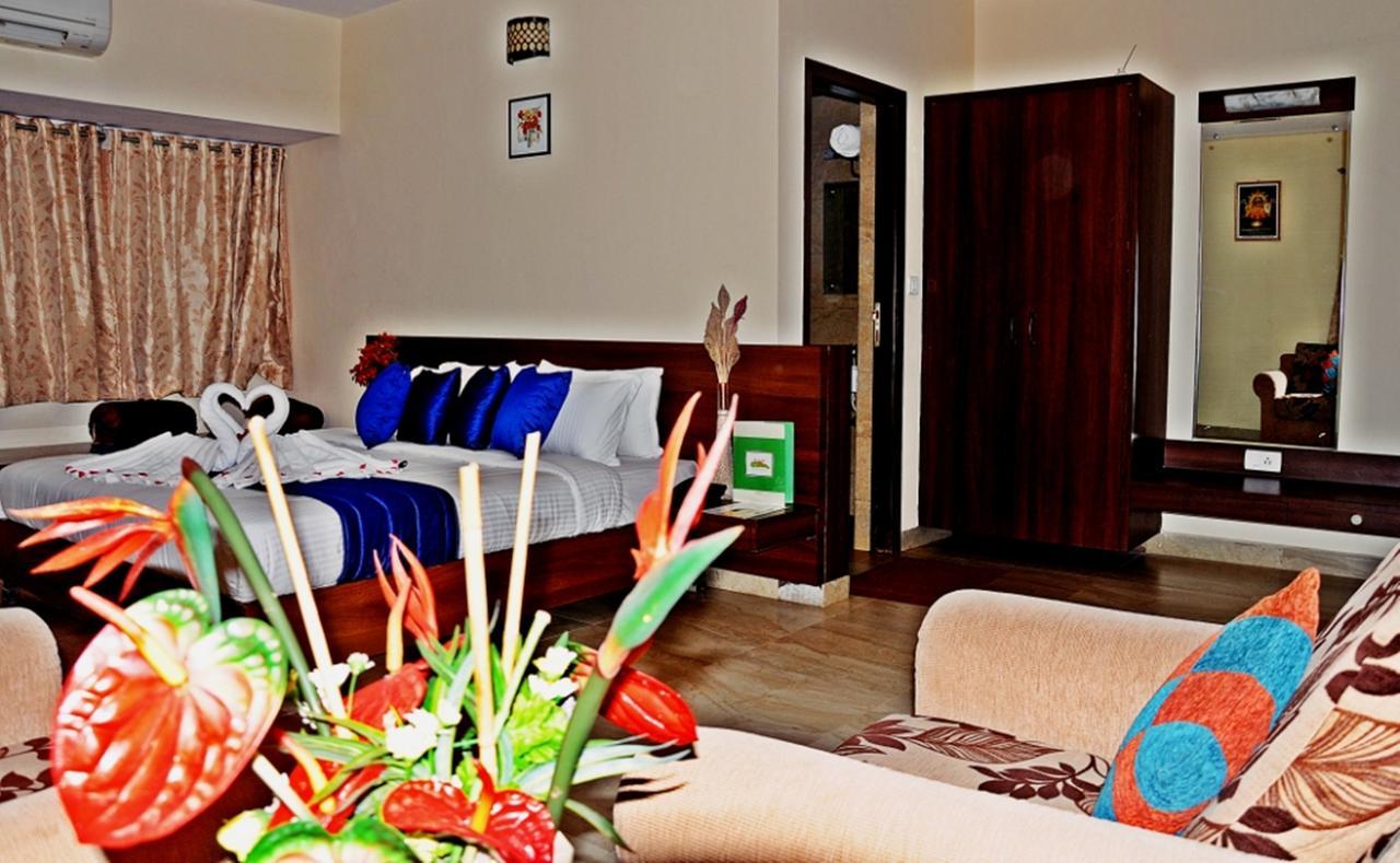 Hotel Mookambika Palace Kollúru Kültér fotó