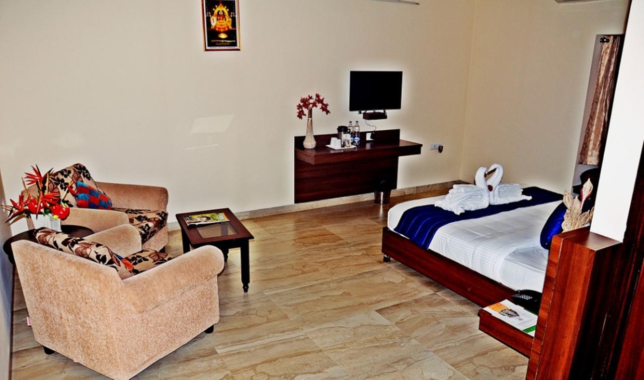 Hotel Mookambika Palace Kollúru Kültér fotó