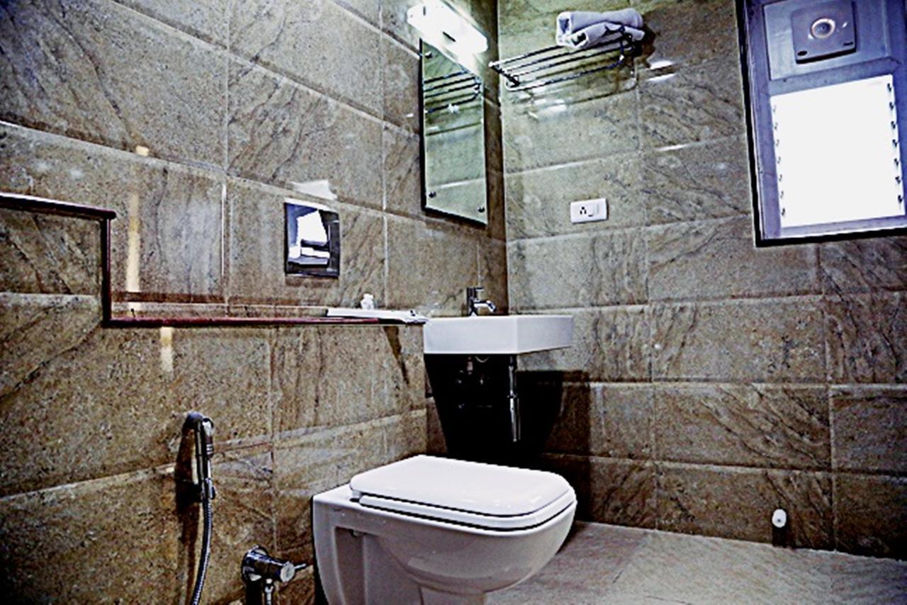 Hotel Mookambika Palace Kollúru Kültér fotó