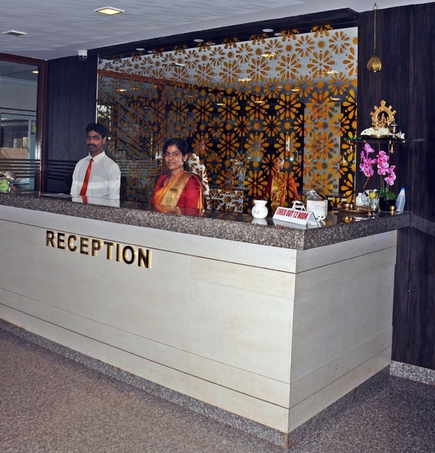 Hotel Mookambika Palace Kollúru Kültér fotó