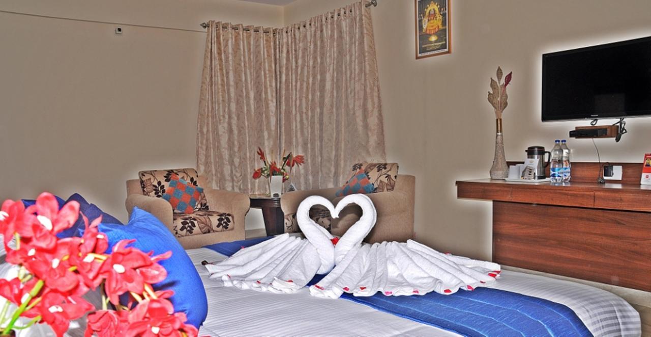 Hotel Mookambika Palace Kollúru Kültér fotó