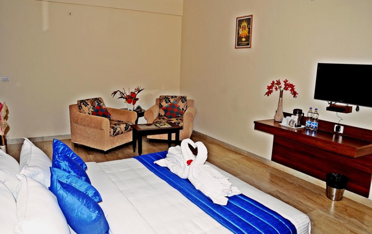 Hotel Mookambika Palace Kollúru Kültér fotó