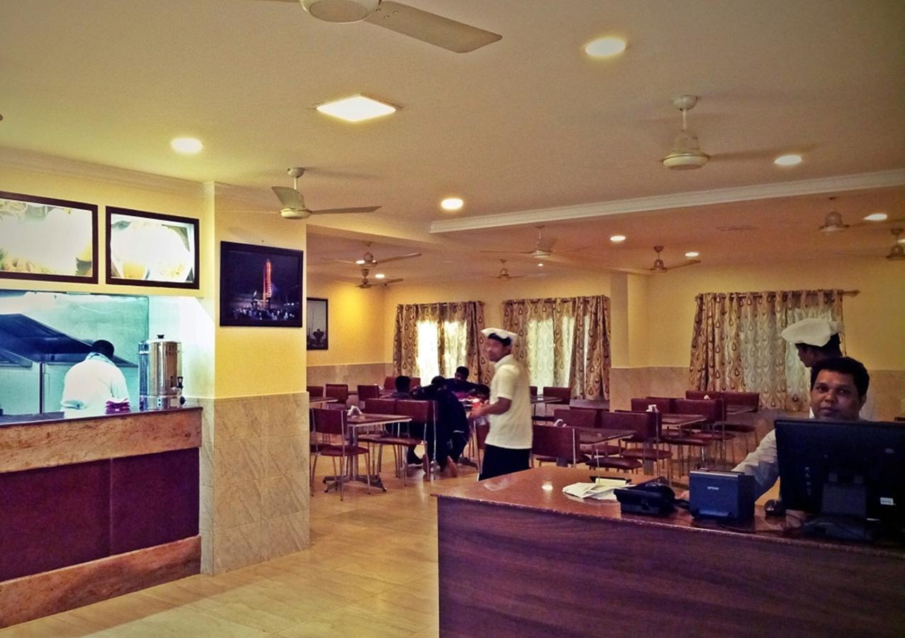 Hotel Mookambika Palace Kollúru Kültér fotó